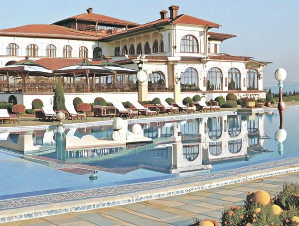 Palais Royal Helena Sands photo