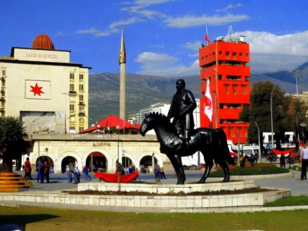 Place Skanderbeg à Tirana photo