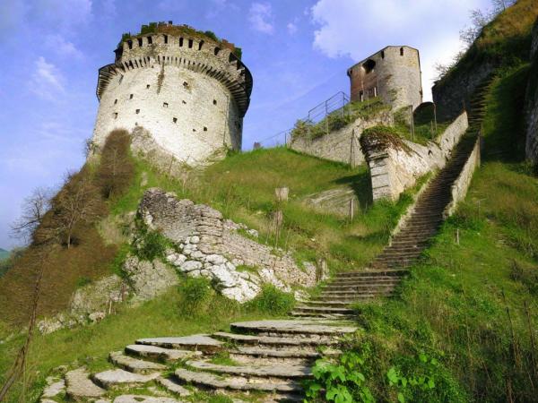 Château de Petrela photo