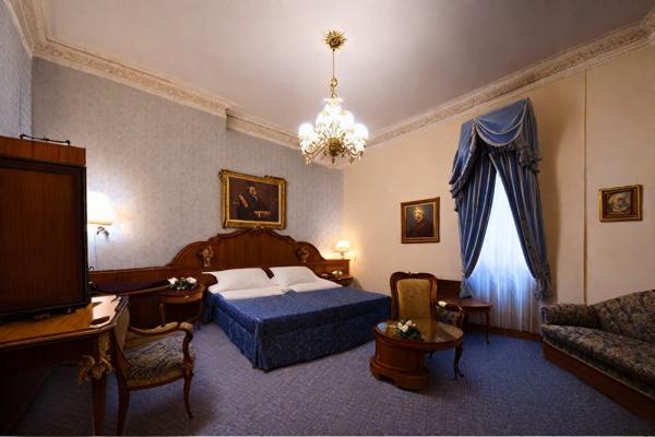 Photos des chambres au Grand Hotel London Photo de Grand Hotel London