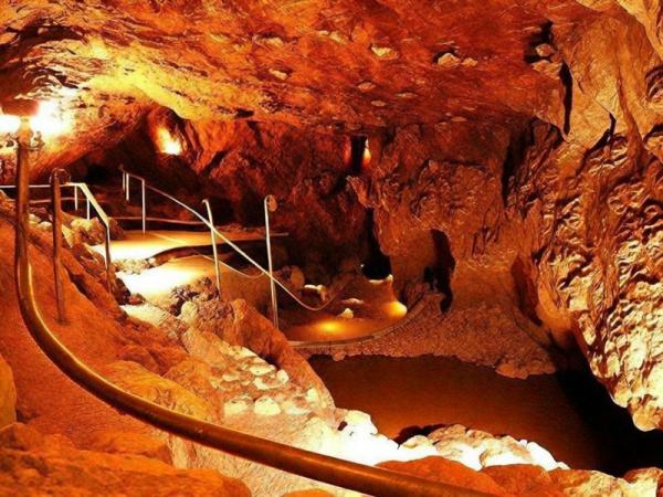 Photo de la grotte rouge (Kizil-Koba)