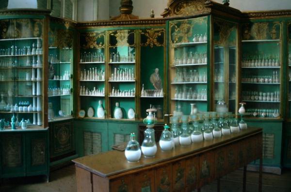 Musée d'histoire pharmaceutique de l'Université de Bâle photo