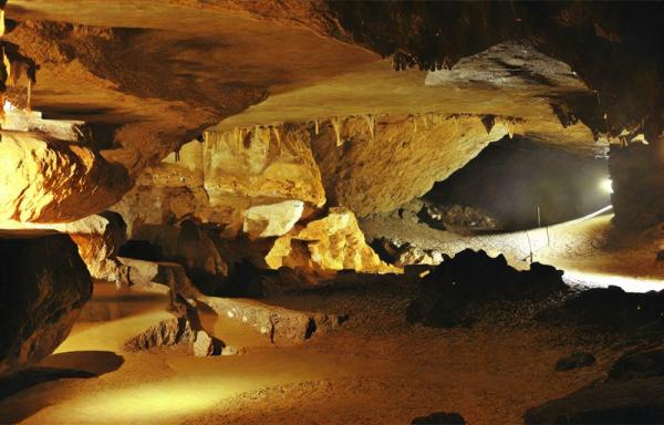 Photo de la grotte aux trois yeux